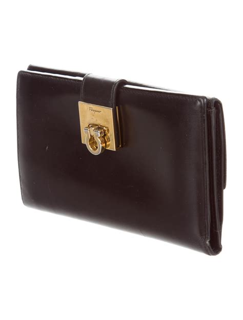 ferragamo gancini wallet.